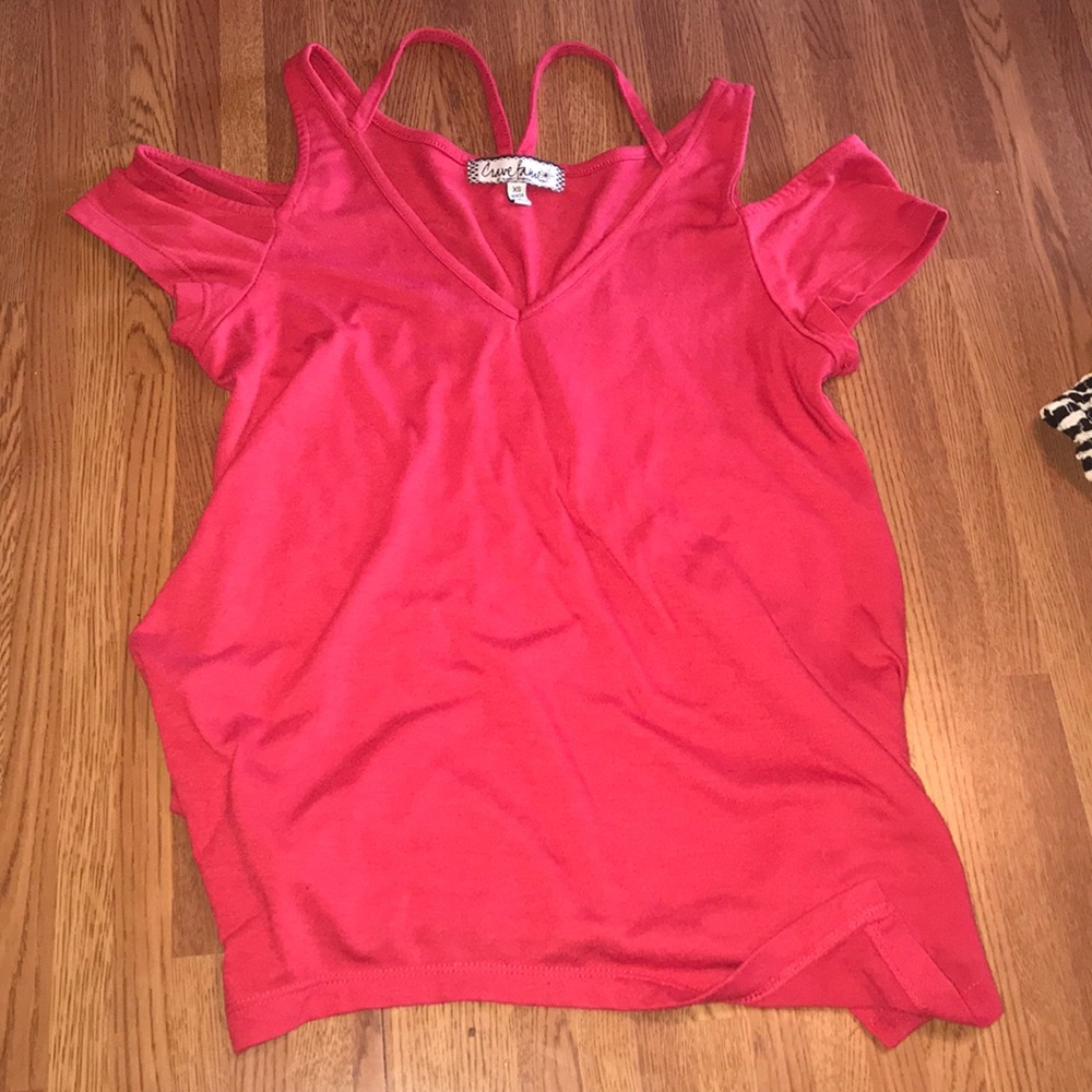 pink/red t-shirt